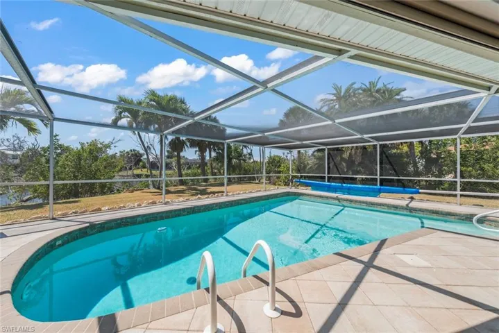 9421 Moonlight Dr, Sanibel, Florida 33957