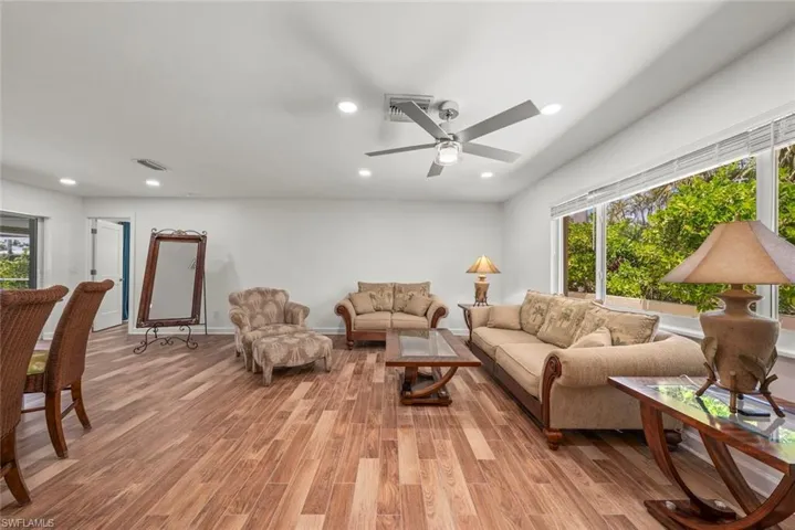 9421 Moonlight Dr, Sanibel, Florida 33957