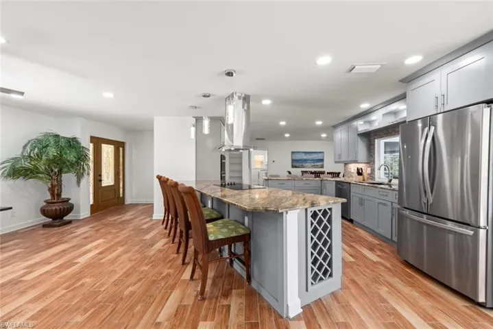 9421 Moonlight Dr, Sanibel, Florida 33957
