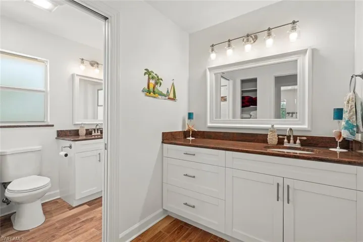 9421 Moonlight Dr, Sanibel, Florida 33957
