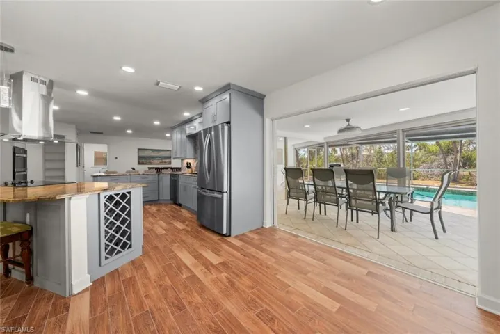 9421 Moonlight Dr, Sanibel, Florida 33957