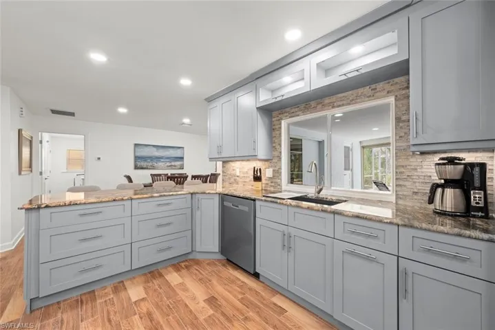 9421 Moonlight Dr, Sanibel, Florida 33957