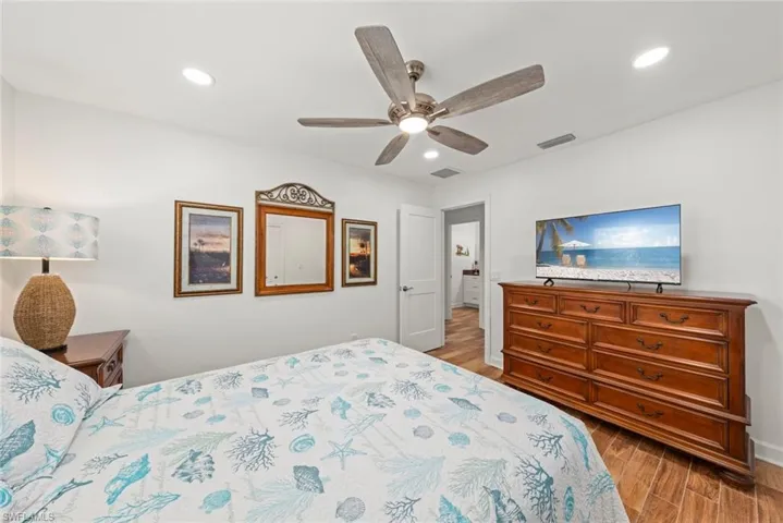 9421 Moonlight Dr, Sanibel, Florida 33957