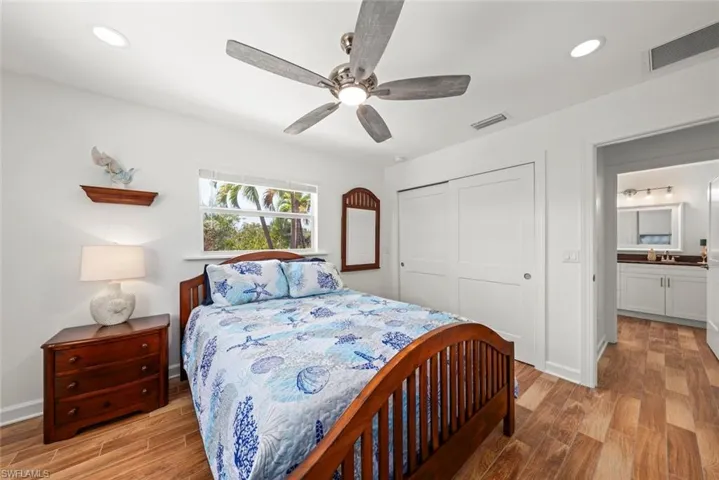 9421 Moonlight Dr, Sanibel, Florida 33957
