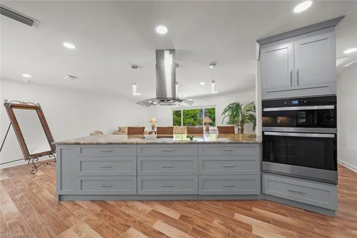9421 Moonlight Dr, Sanibel, Florida 33957