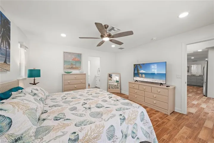 9421 Moonlight Dr, Sanibel, Florida 33957