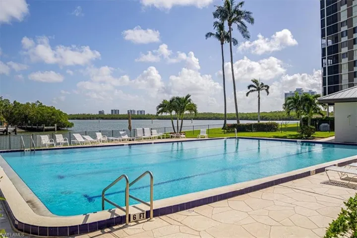15  Bluebill  AVE, Naples, FL 34108