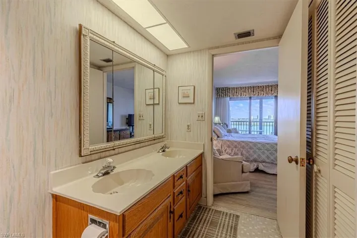 15  Bluebill  AVE, Naples, FL 34108