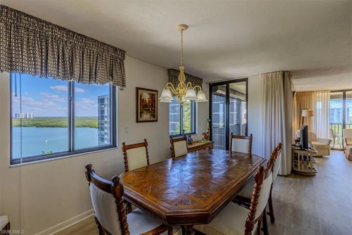 15  Bluebill  AVE, Naples, FL 34108