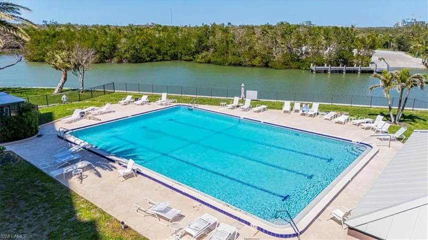 15  Bluebill  AVE, Naples, FL 34108
