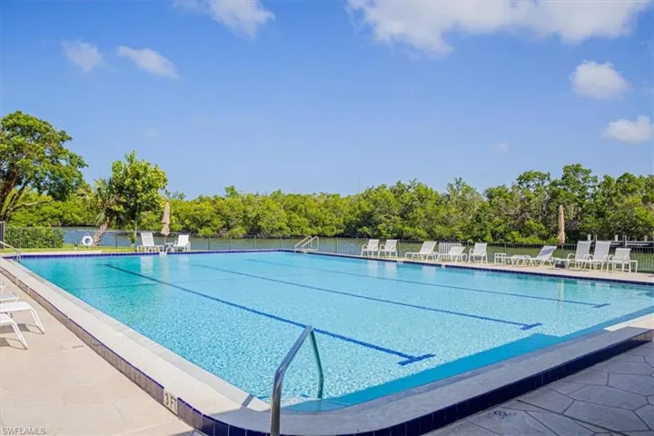 15  Bluebill  AVE, Naples, FL 34108