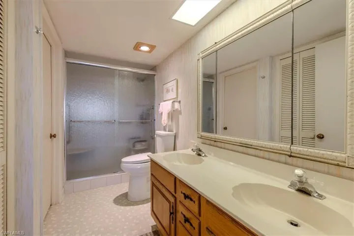 15  Bluebill  AVE, Naples, FL 34108