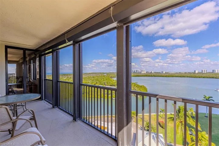 15  Bluebill  AVE, Naples, FL 34108