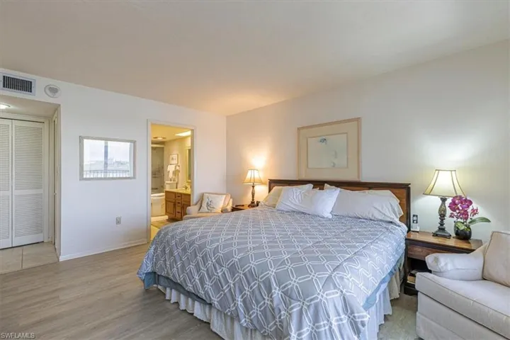 15  Bluebill  AVE, Naples, FL 34108