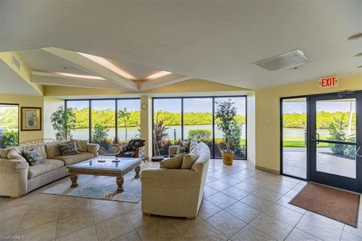 15  Bluebill  AVE, Naples, FL 34108
