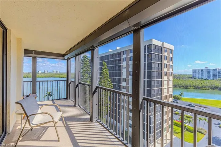 15  Bluebill  AVE, Naples, FL 34108