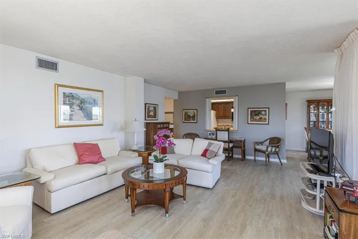 15  Bluebill  AVE, Naples, FL 34108