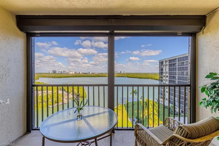 15  Bluebill  AVE, Naples, FL 34108