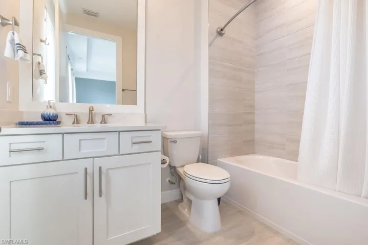 Full bath with shower / bath combo