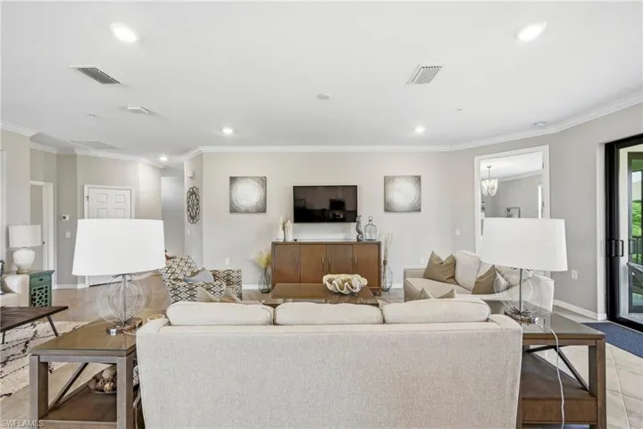 2353 Anguilla Dr 202, Naples, Florida 34120