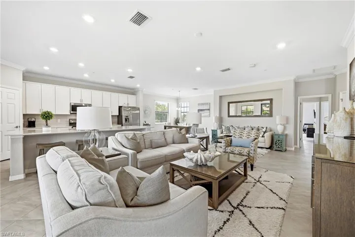 2353 Anguilla Dr 202, Naples, Florida 34120