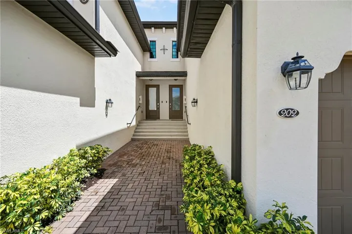 2353 Anguilla Dr 202, Naples, Florida 34120