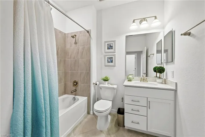 2353 Anguilla Dr 202, Naples, Florida 34120