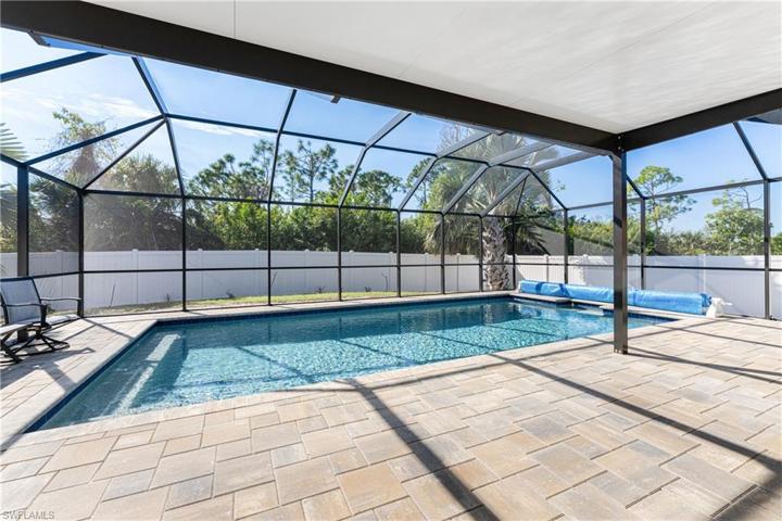 Large outdoor sunbathing space