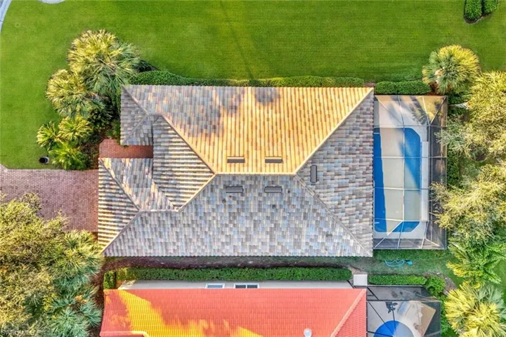 Birds eye view of property