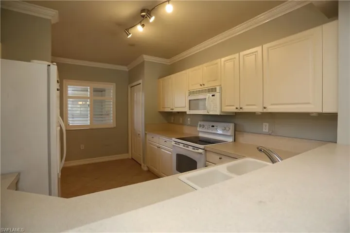 7811  Regal Heron  CIR, Naples, FL 34104