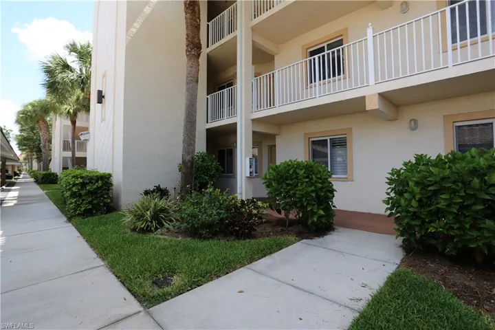 7811  Regal Heron  CIR, Naples, FL 34104