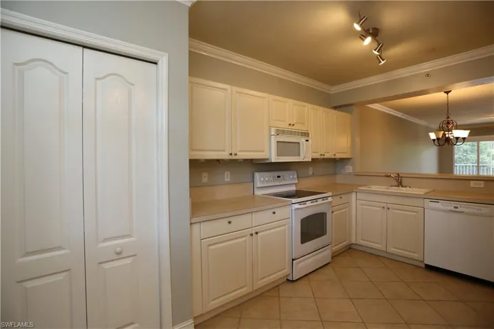 7811  Regal Heron  CIR, Naples, FL 34104