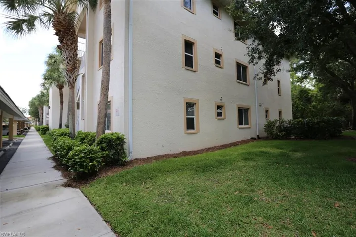 7811  Regal Heron  CIR, Naples, FL 34104