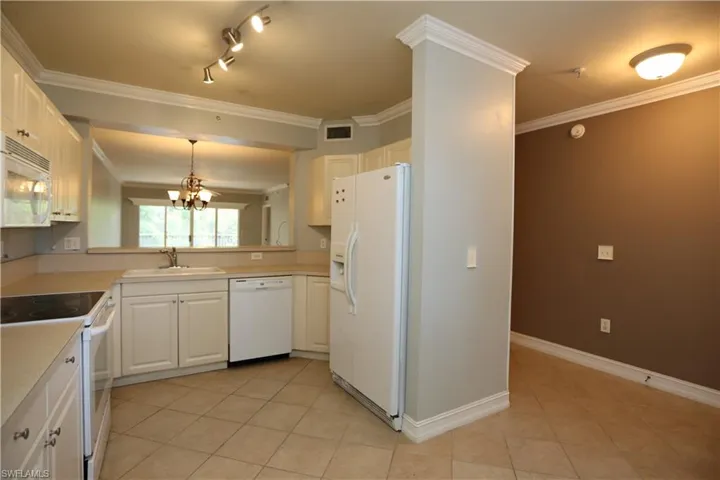 7811  Regal Heron  CIR, Naples, FL 34104