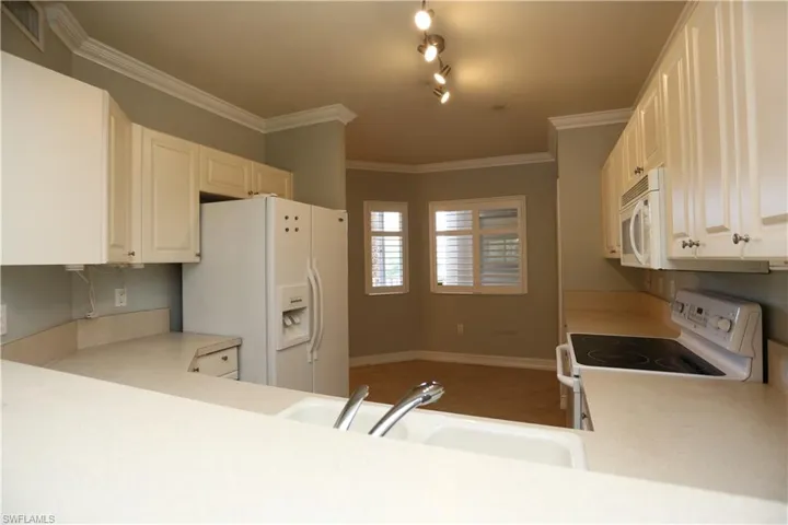 7811  Regal Heron  CIR, Naples, FL 34104
