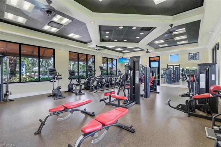 CLUBHOUSE BAR & SOCIAL GATHERING AREA