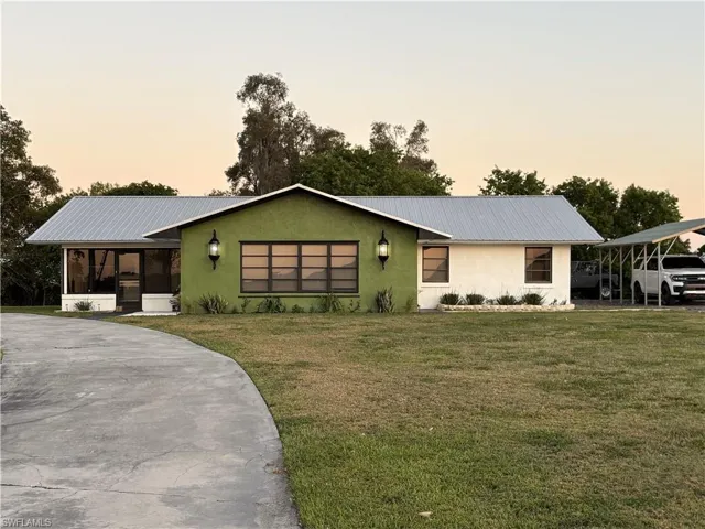 This clean and crisp home in situated in Moore Haven, footsteps to the Caloosahatchee River and a mile from Lake "O".