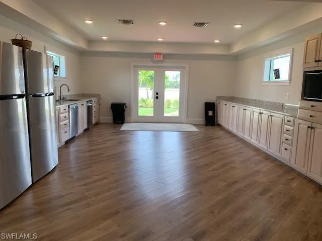 Pilot Lounge Kitchen