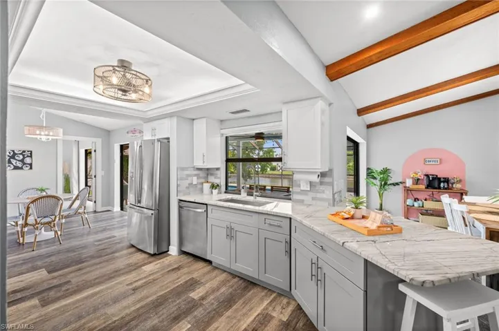 Beautiful glass backsplash