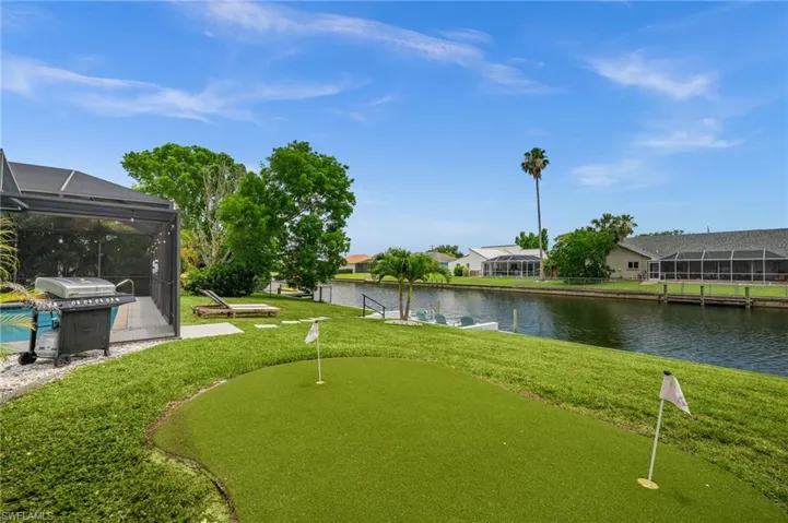 There's even a putting green!