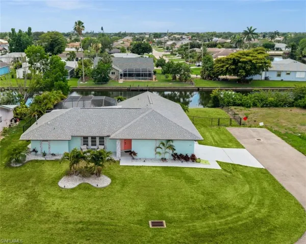 Welcome to 2102 SE 8th St on a huge corner waterfront lot