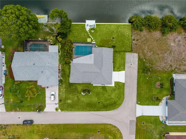 Straight down view of the oversized lot on a dead end street