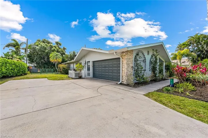 6519 E Town And River Rd, Fort Myers, Florida 33919