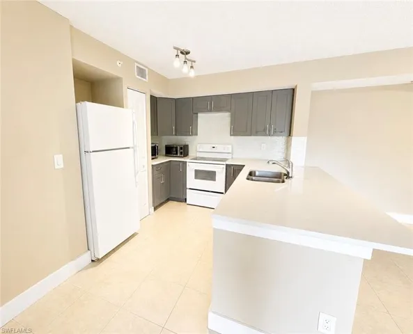 1205 Wildwood Lakes Blvd 203, Naples, Florida 34104