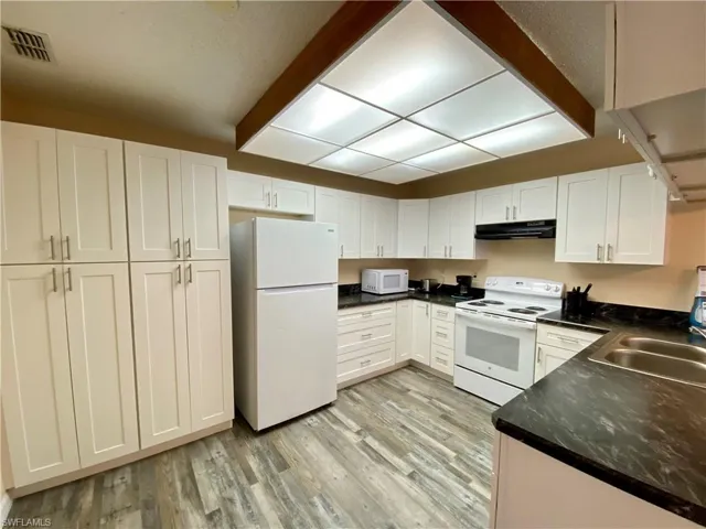5606  Foxlake  DR, North Fort Myers, FL 33917