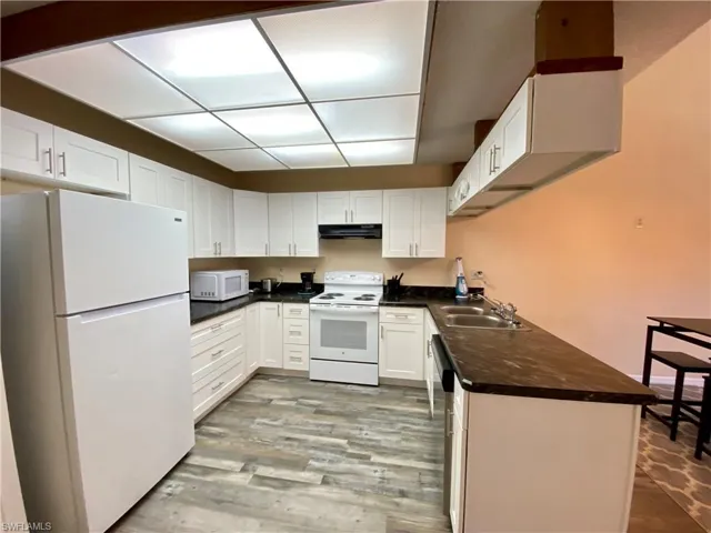 5606  Foxlake  DR, North Fort Myers, FL 33917