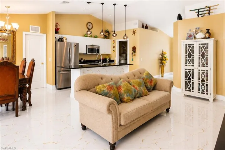 507 Diplomat Pkwy E, Cape Coral, Florida 33909