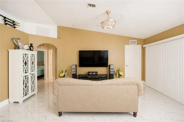 507 Diplomat Pkwy E, Cape Coral, Florida 33909