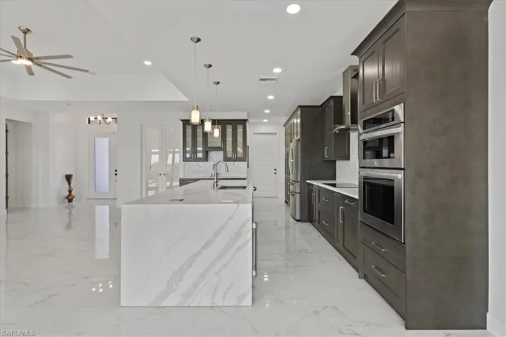 901 Nw 33rd Pl, Cape Coral, Florida 33993