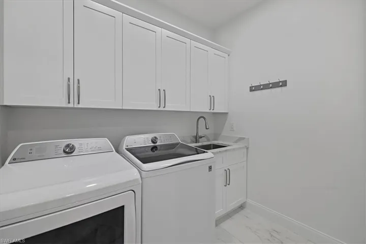 901 Nw 33rd Pl, Cape Coral, Florida 33993